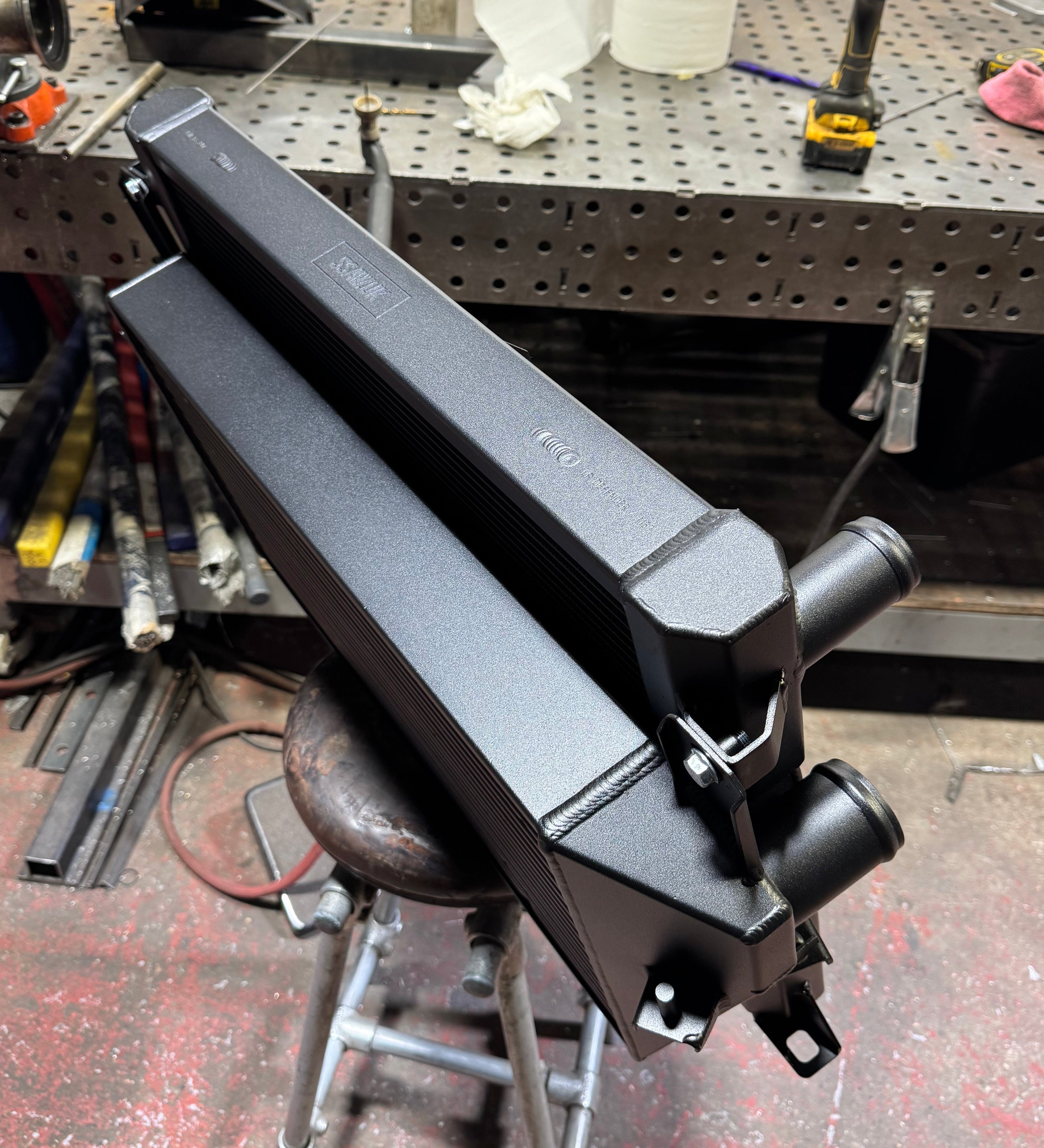 LAND ROVER DEFENDER PUMA ALUMINIUM RADIATOR W/ FAN MOUNT