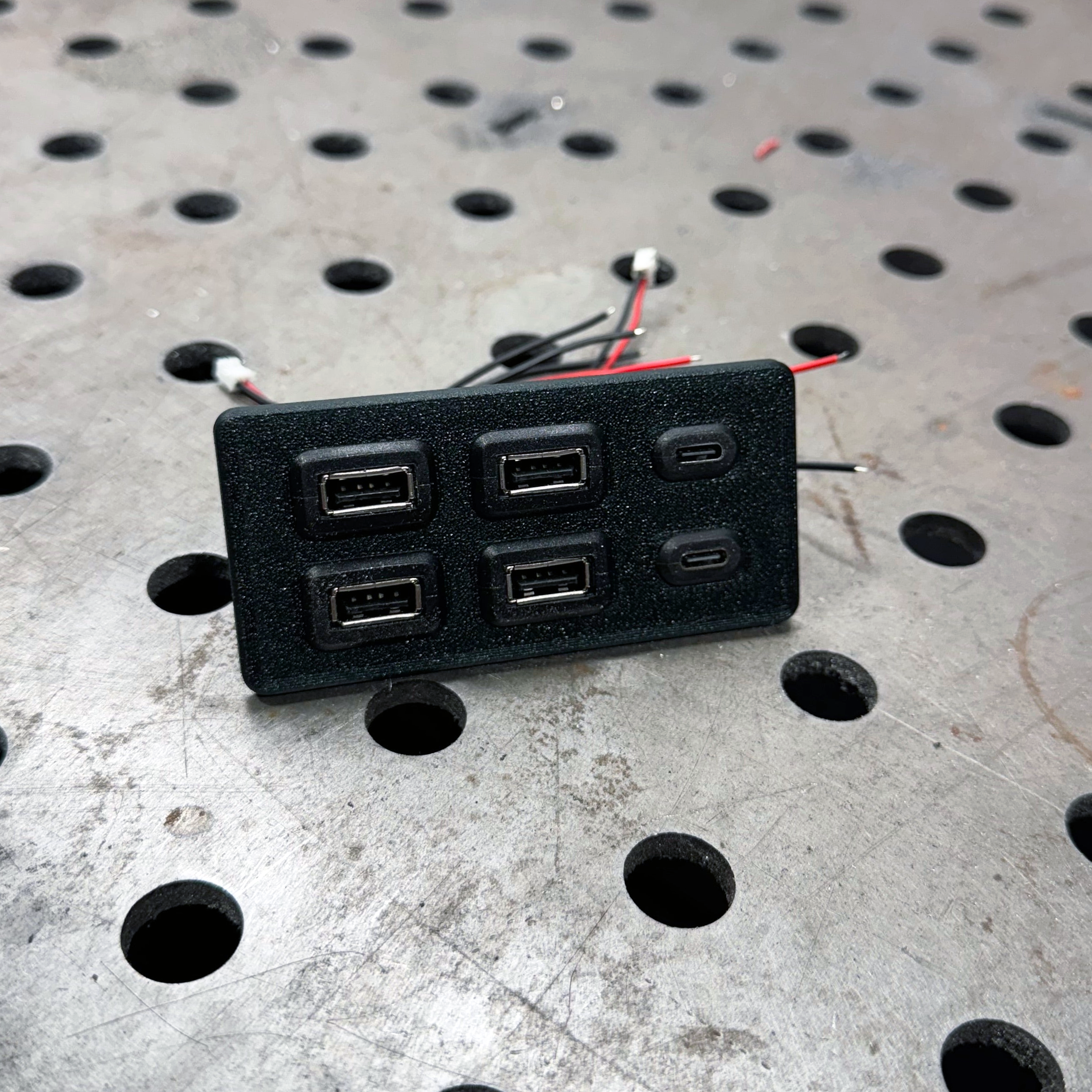 USB PANEL UNIVERSAL FITMENT 5V